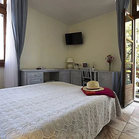 Le Dauphin מלון 3*